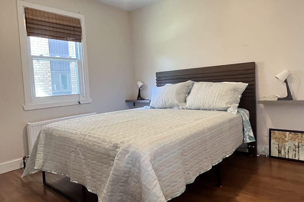 Photo of Bedroom in Laprairie