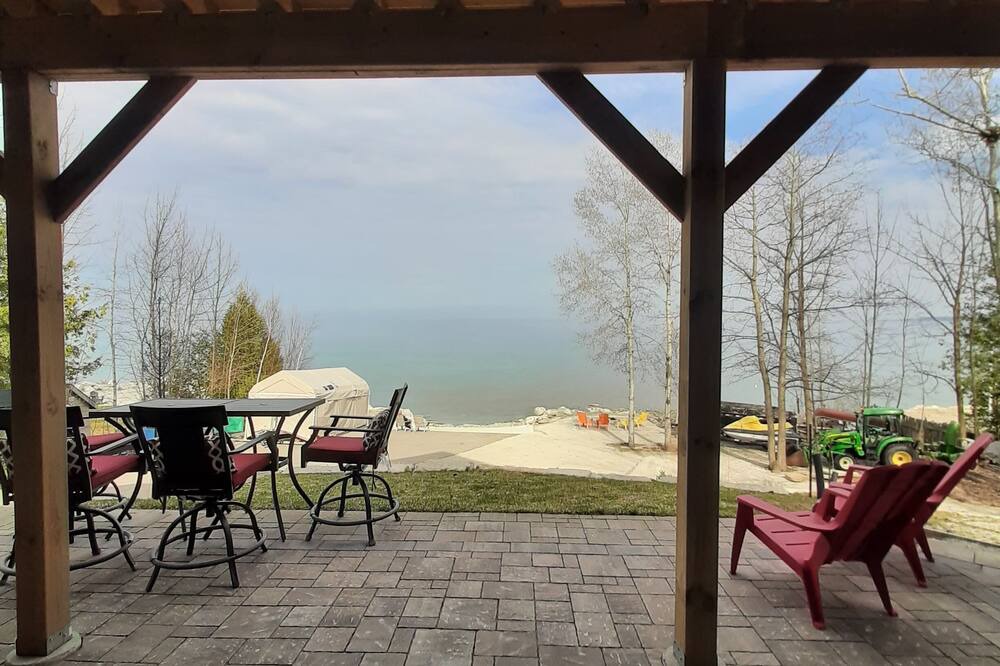 Photo of Patio Balcony in Big Bay