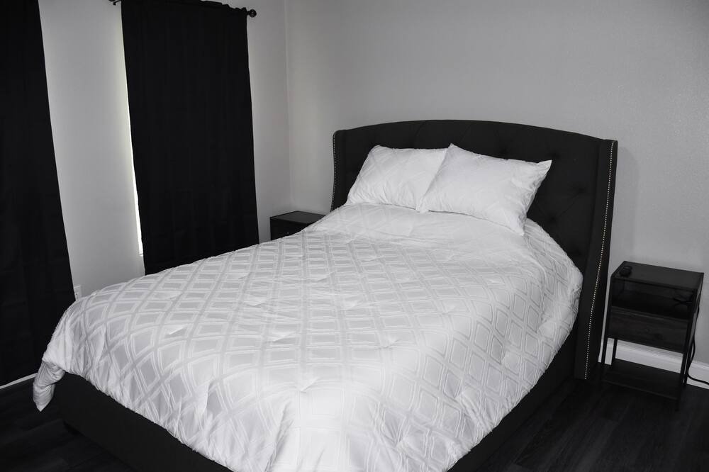 Photo of Bedroom in Highland Park