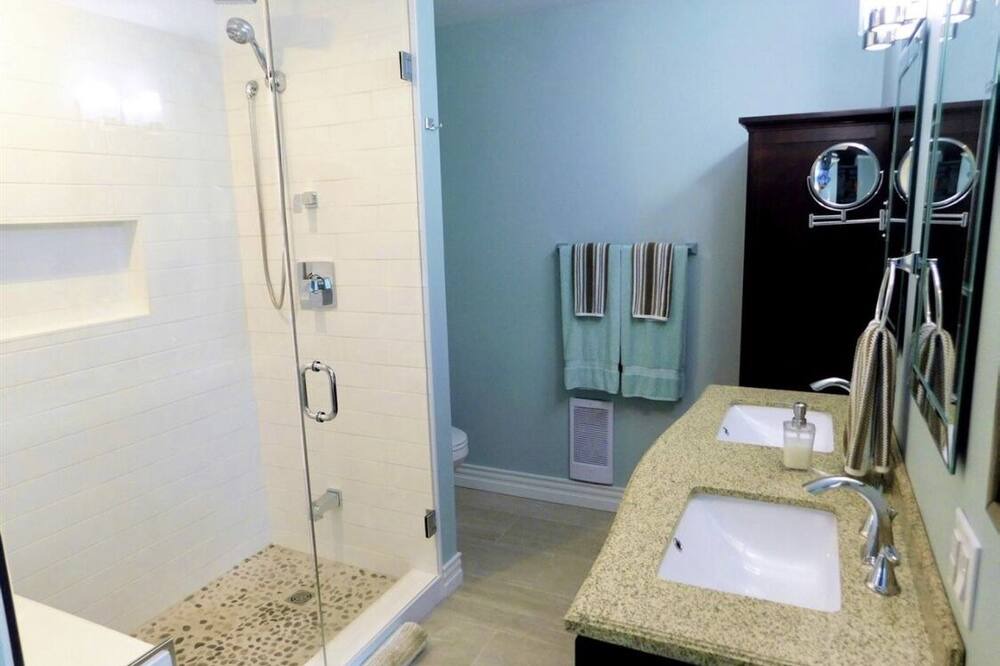 Photo of Bathroom in Trenton