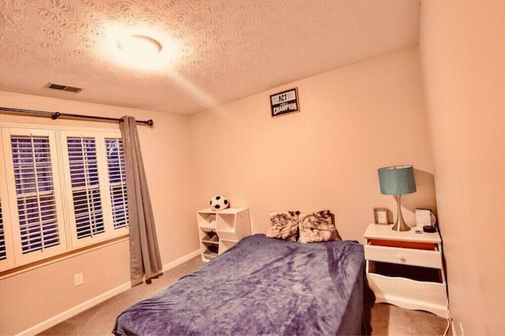 Photo of Bedroom in Mableton
