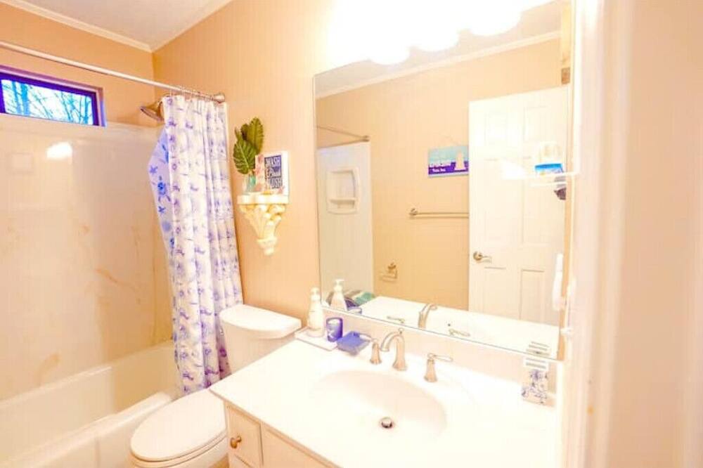 Photo of Bathroom in Mableton