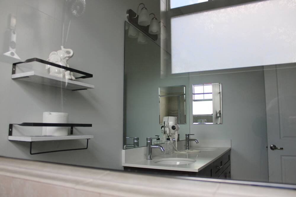 Photo of Bathroom in Tamarac