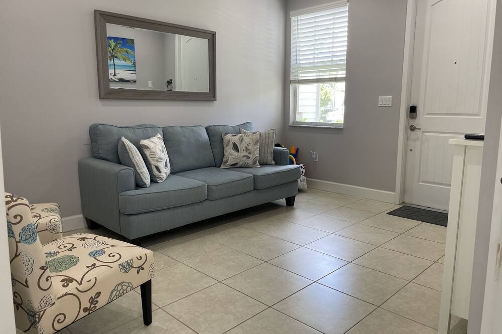 Photo of Livingroom in Tamarac