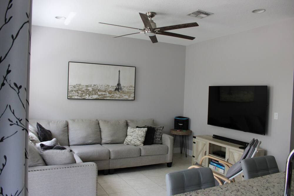 Photo of Livingroom in Tamarac