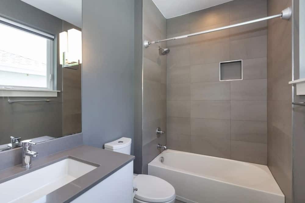 Photo of Bathroom in Laurinburg