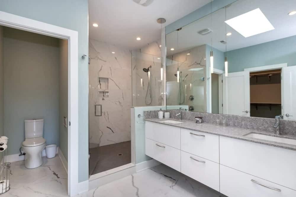 Photo of Bathroom in Laurinburg