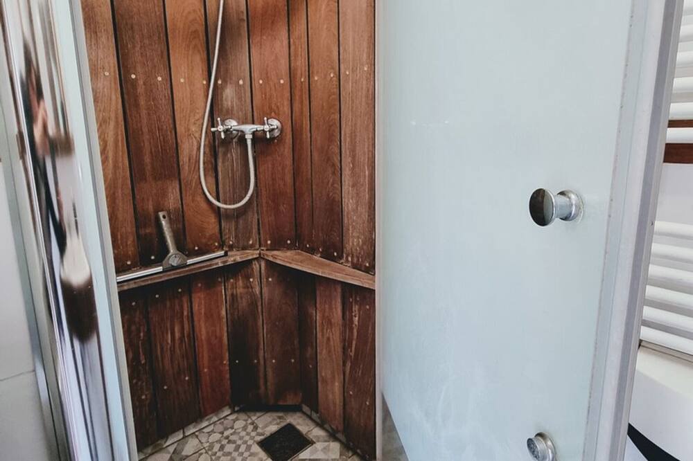 Photo of Bathroom in Vaureal