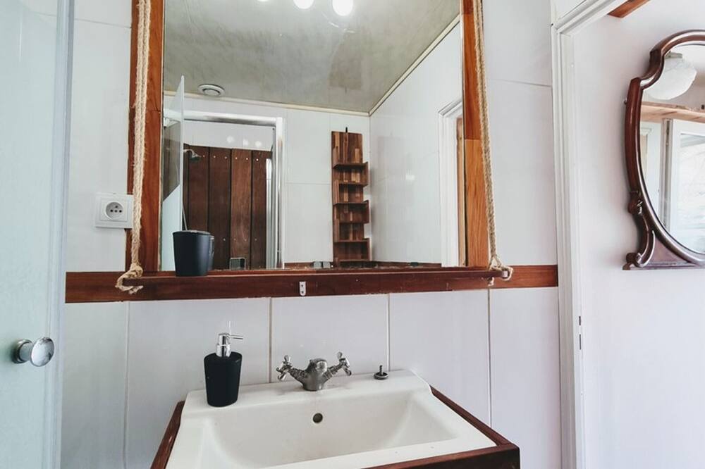 Photo of Bathroom in Vaureal