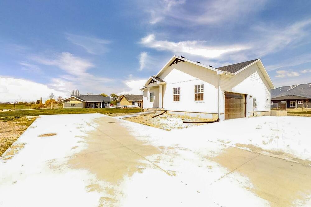 Photo of Others in Hyrum