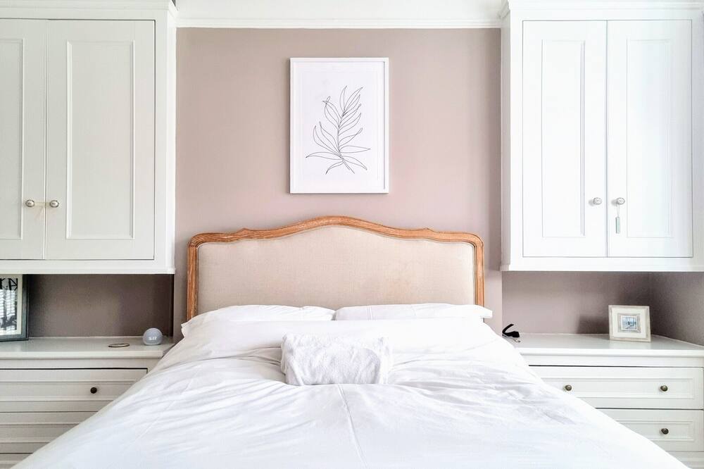 Photo of Bedroom in Clevedon