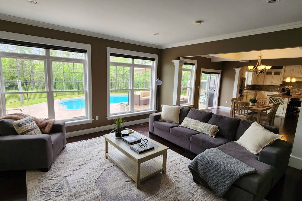 Photo of Livingroom in Montague