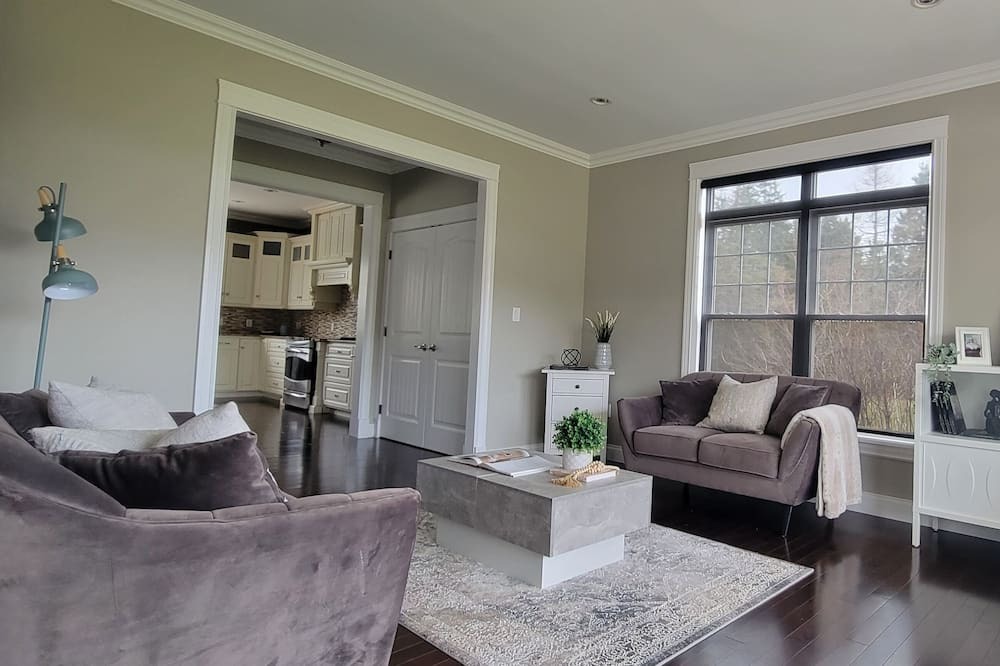 Photo of Livingroom in Montague