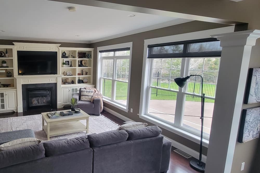 Photo of Livingroom in Montague