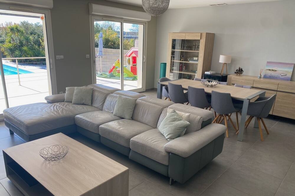 Photo of Livingroom in Saint-Genies-de-Fontedit