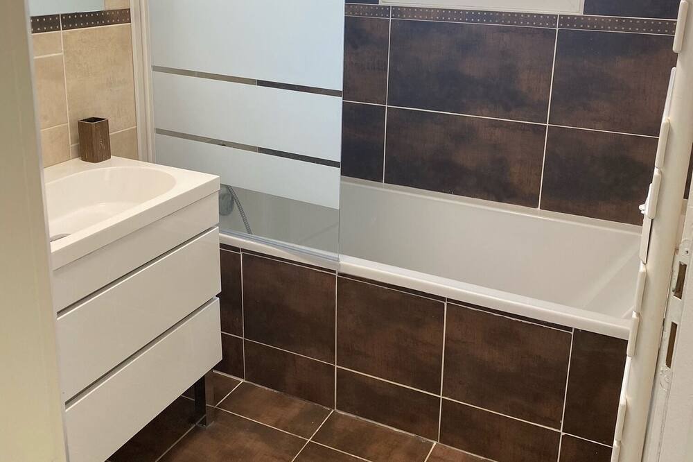Photo of Bathroom in Saint-Genies-de-Fontedit