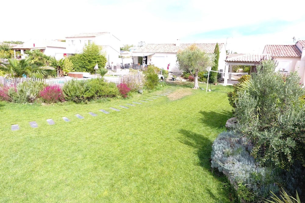 Photo of Outdoor in Saint-Genies-de-Fontedit