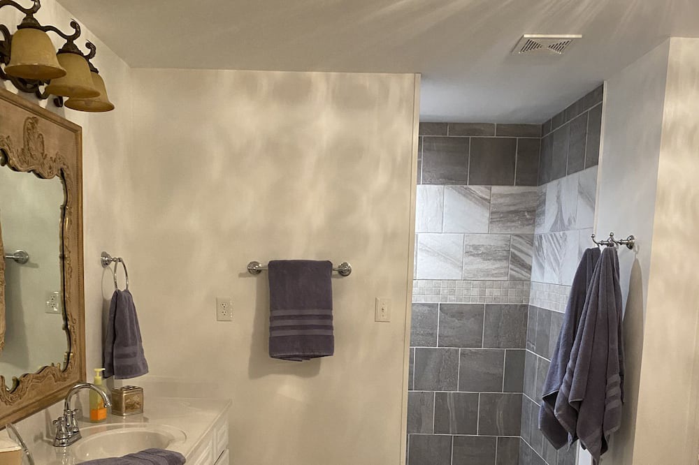 Photo of Bathroom in Edgefield