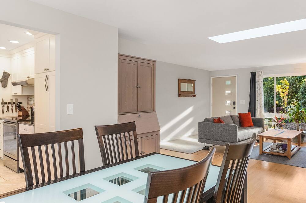 Photo of Livingroom in Olympic Hills