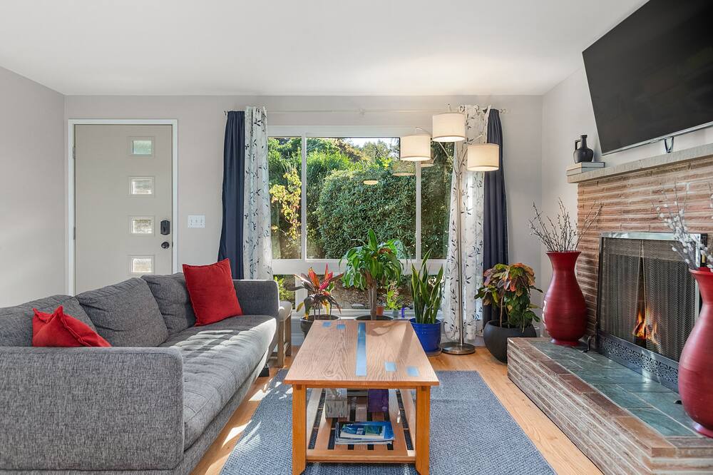 Photo of Livingroom in Olympic Hills