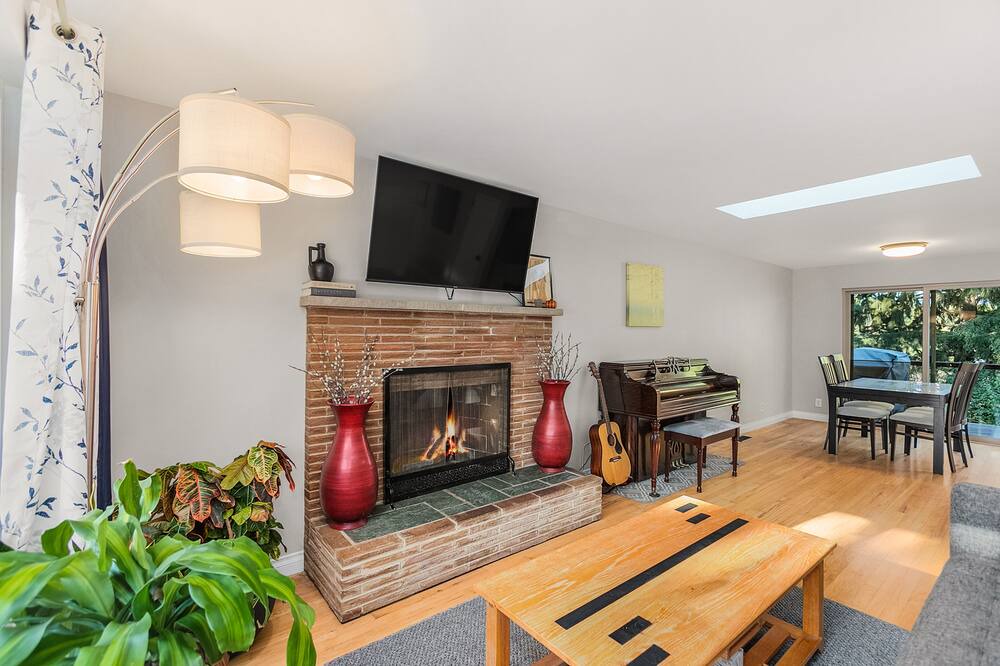 Photo of Livingroom in Olympic Hills