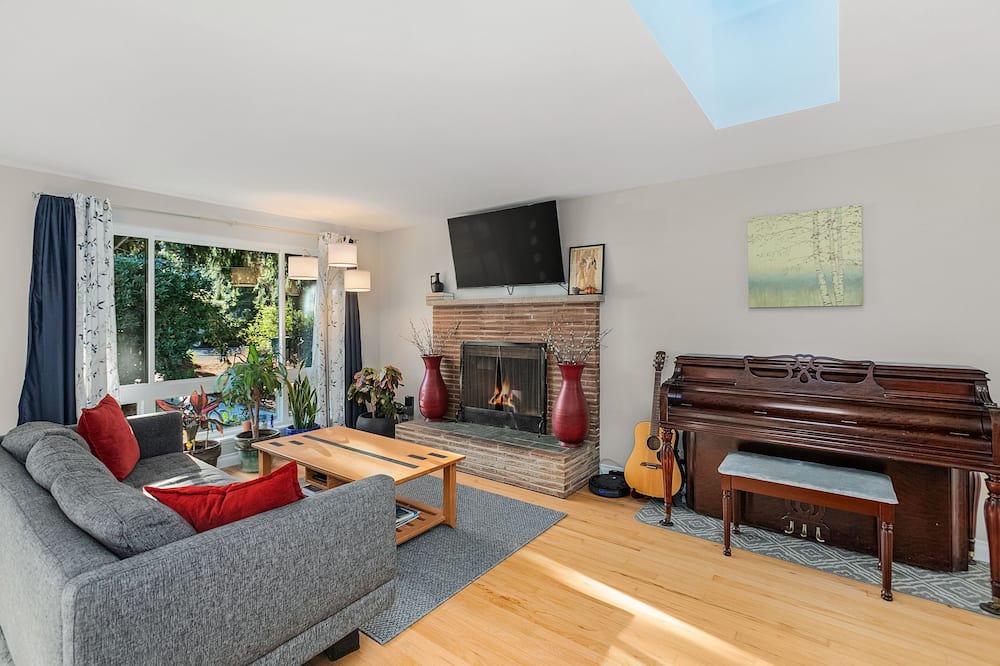 Photo of Livingroom in Olympic Hills