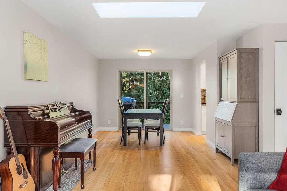 Photo of Livingroom in Olympic Hills