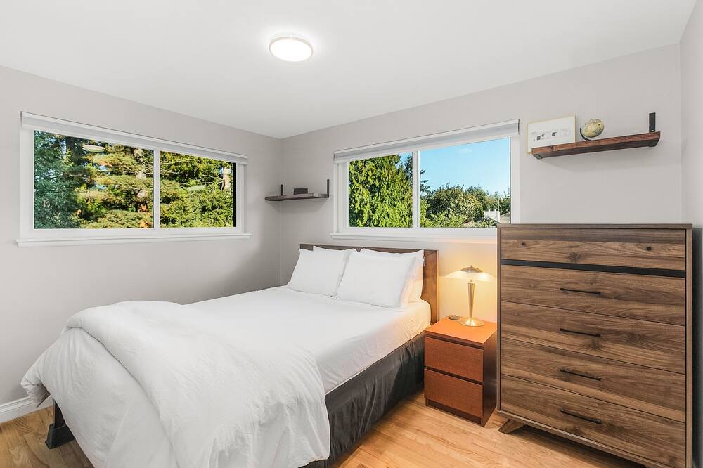 Photo of Bedroom in Olympic Hills