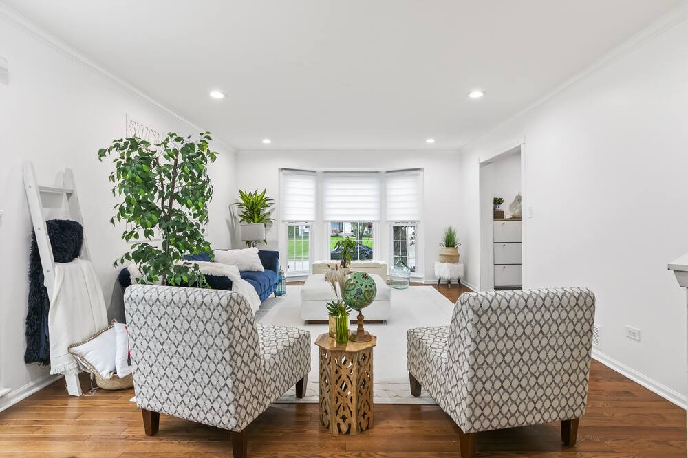 Photo of Livingroom in Glen Ellyn