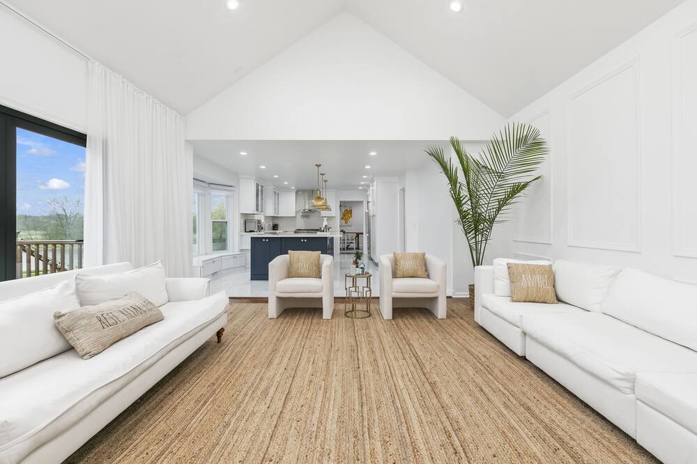 Photo of Livingroom in Glen Ellyn