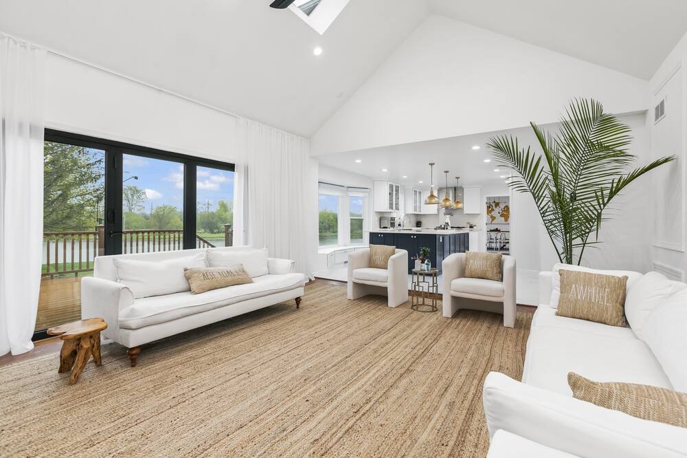 Photo of Livingroom in Glen Ellyn