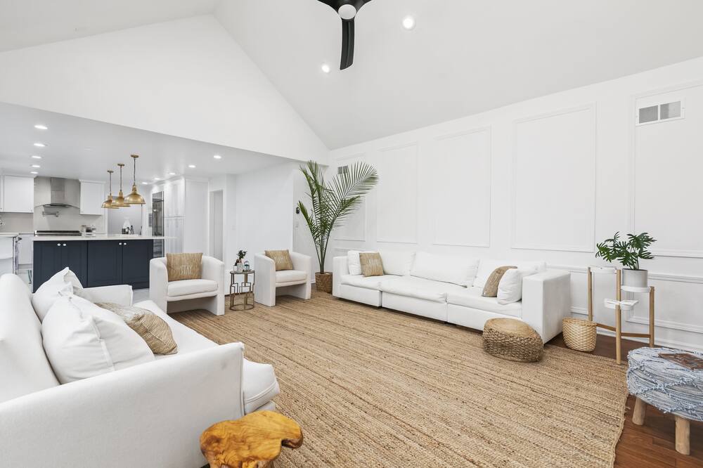 Photo of Livingroom in Glen Ellyn