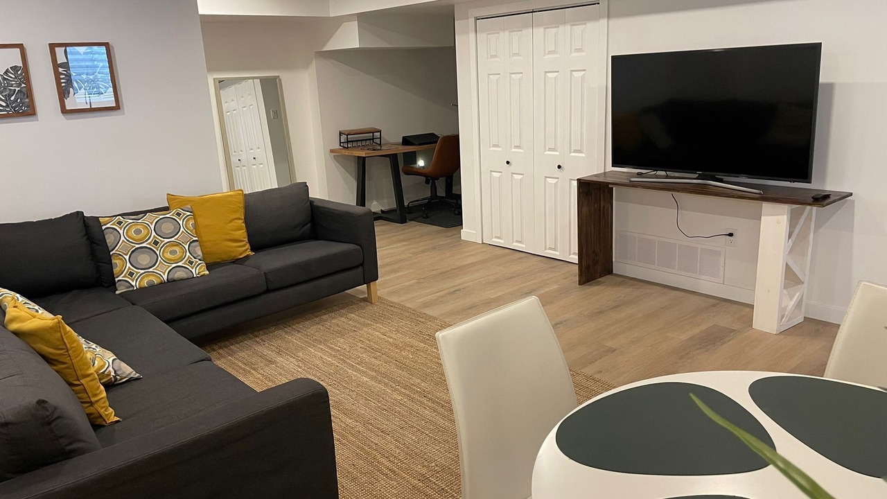 Photo of Livingroom in Bradford West Gwillimbury