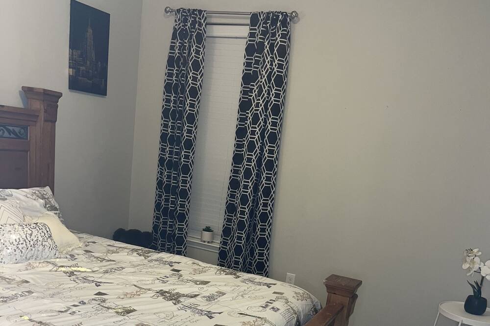 Photo of Bedroom in Glenn Heights