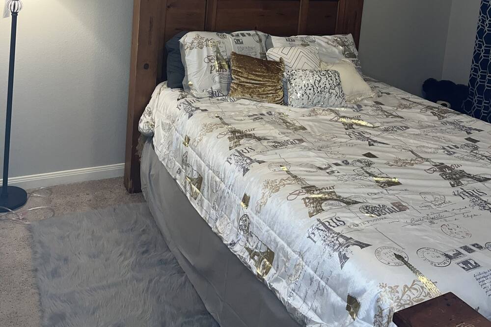 Photo of Bedroom in Glenn Heights