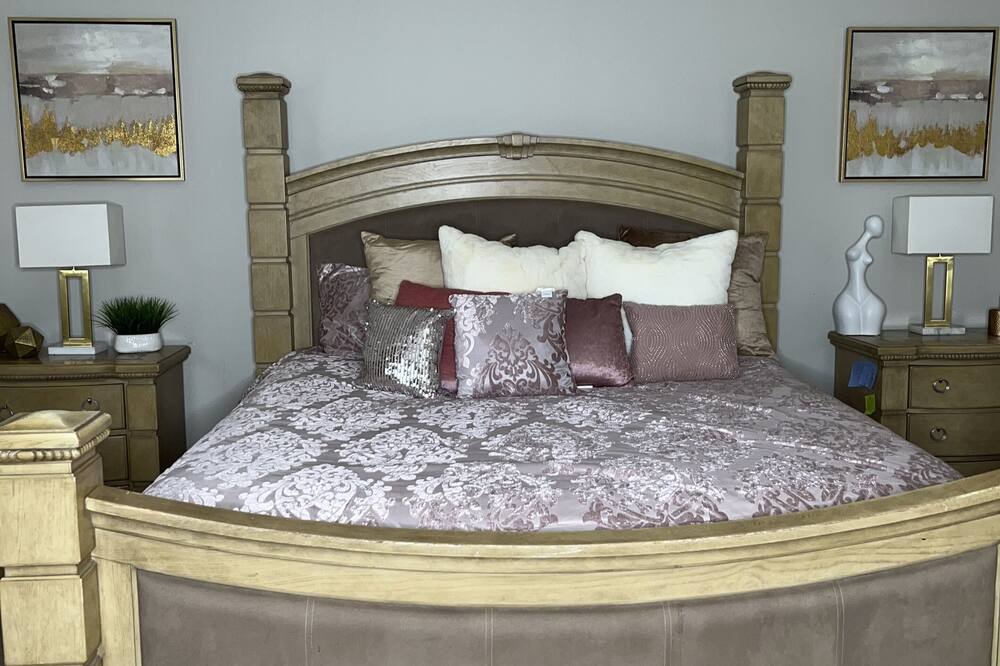 Photo of Bedroom in Glenn Heights