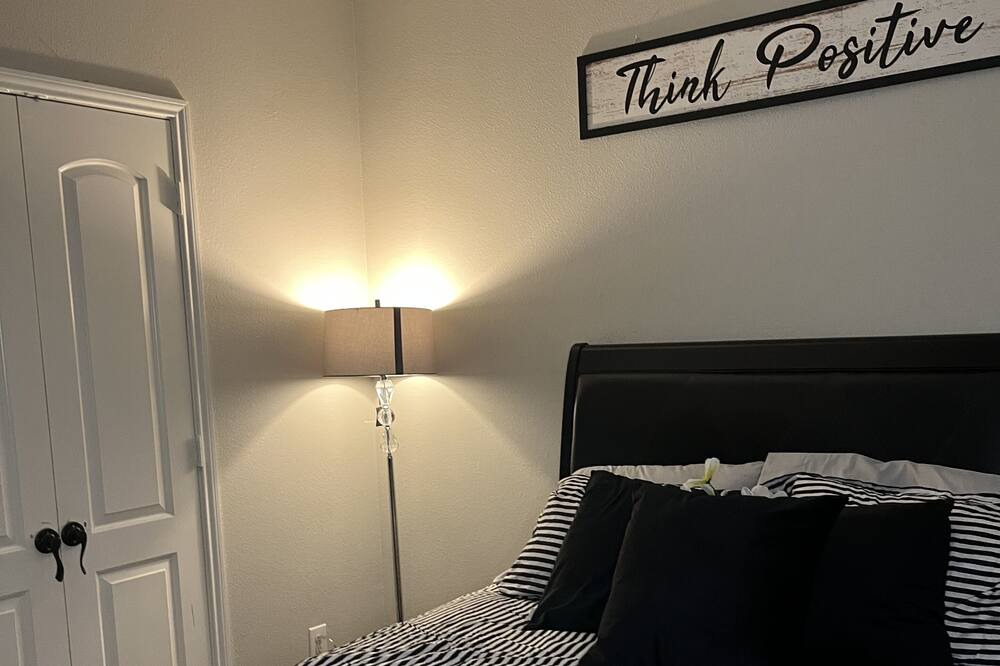Photo of Bedroom in Glenn Heights