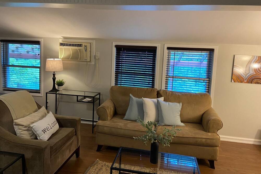 Photo of Livingroom in Val-des-Monts