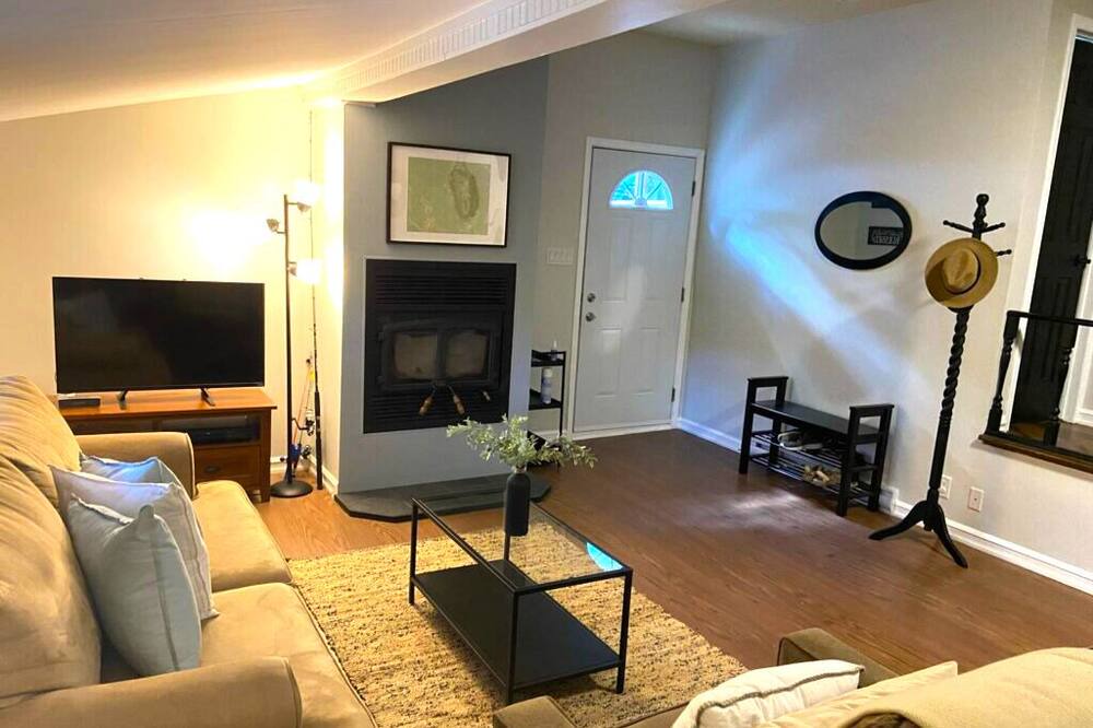 Photo of Livingroom in Val-des-Monts