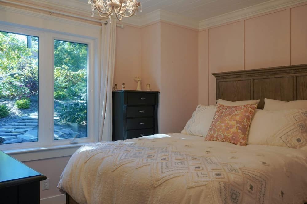 Photo of Bedroom in Georgian Bay