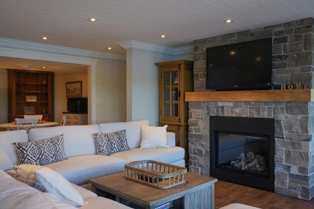 Photo of Livingroom in Georgian Bay