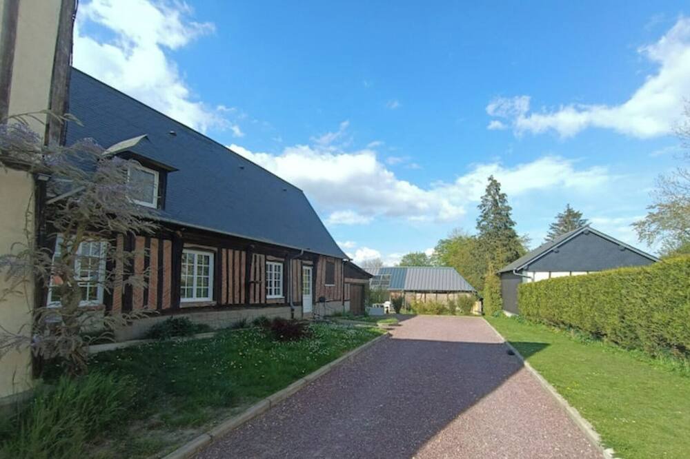 Photo of Outdoor in Beauvoir-en-Lyons