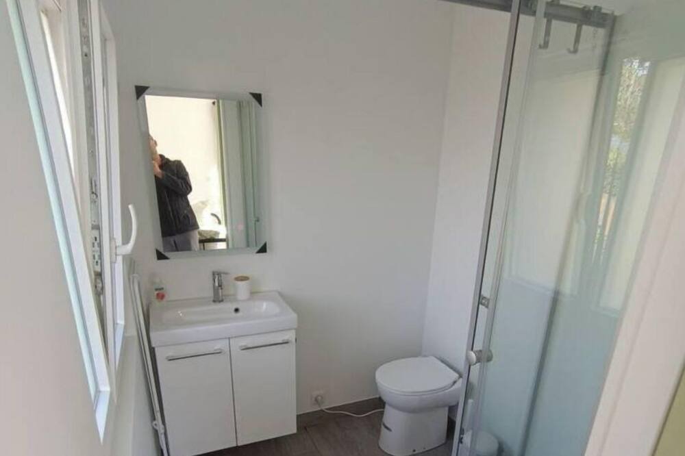 Photo of Bathroom in Beauvoir-en-Lyons