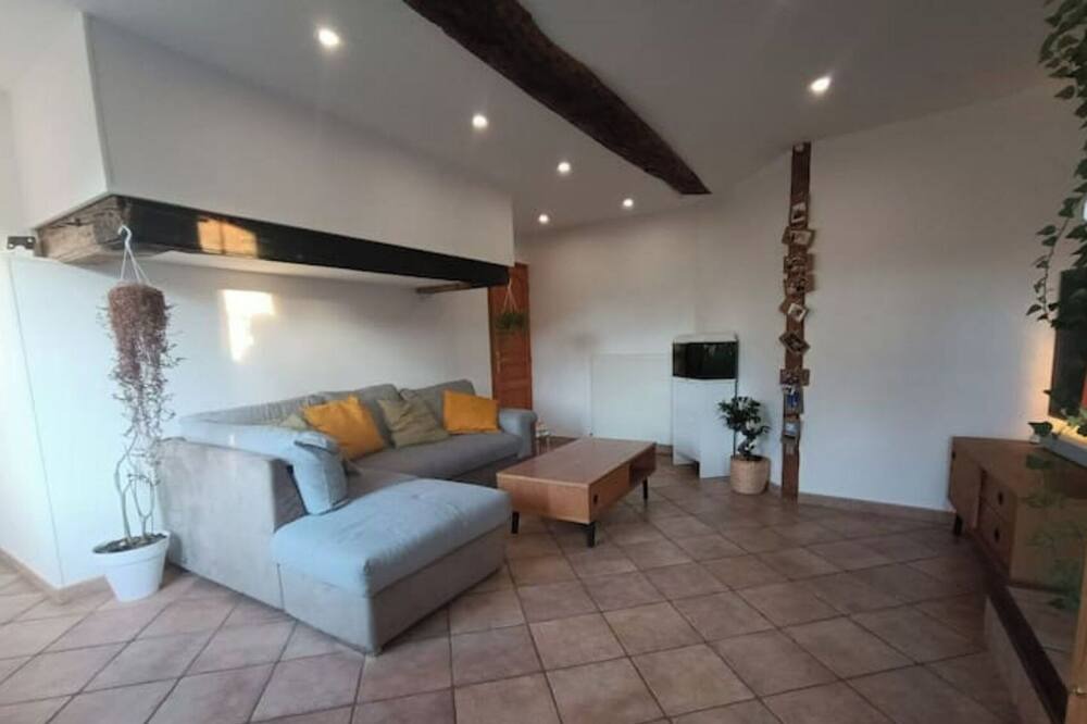 Photo of Livingroom in Beauvoir-en-Lyons