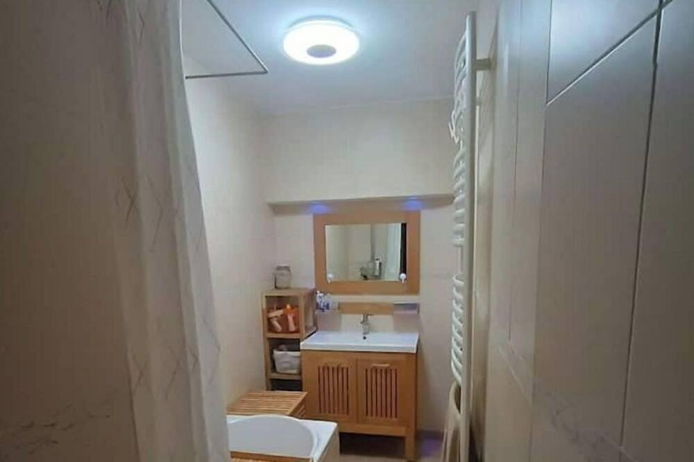 Photo of Bathroom in Beauvoir-en-Lyons