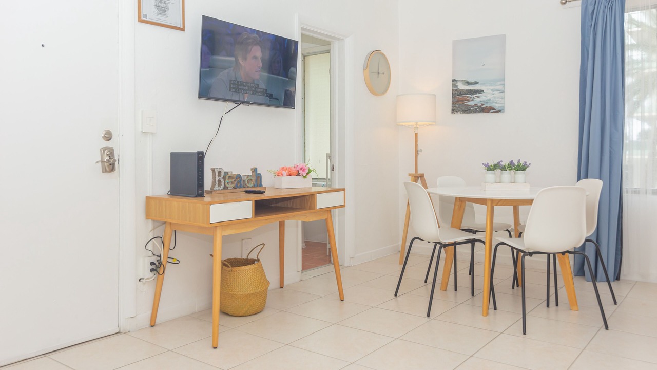 Photo of Livingroom in Mid Beach