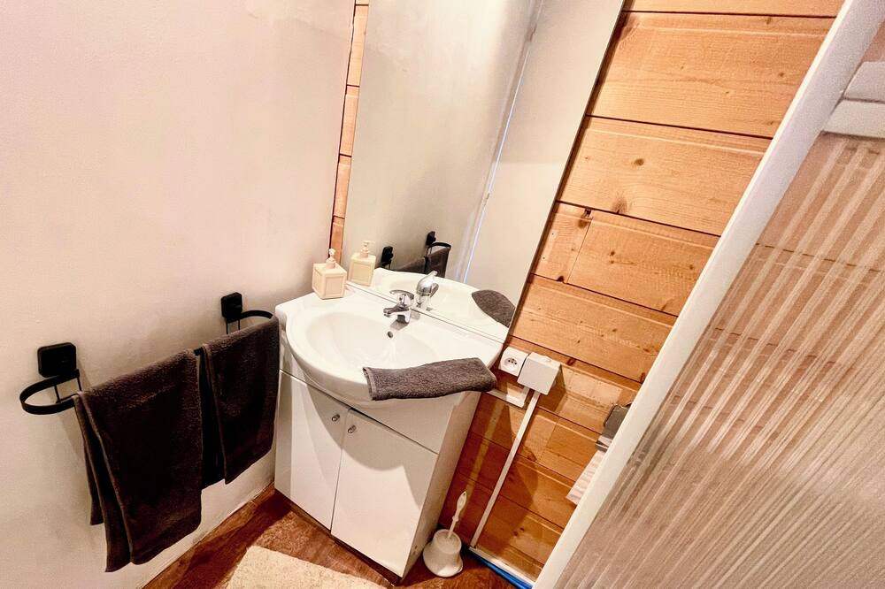 Photo of Bathroom in Chanas