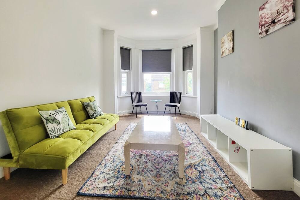 Photo of Livingroom in North Acton