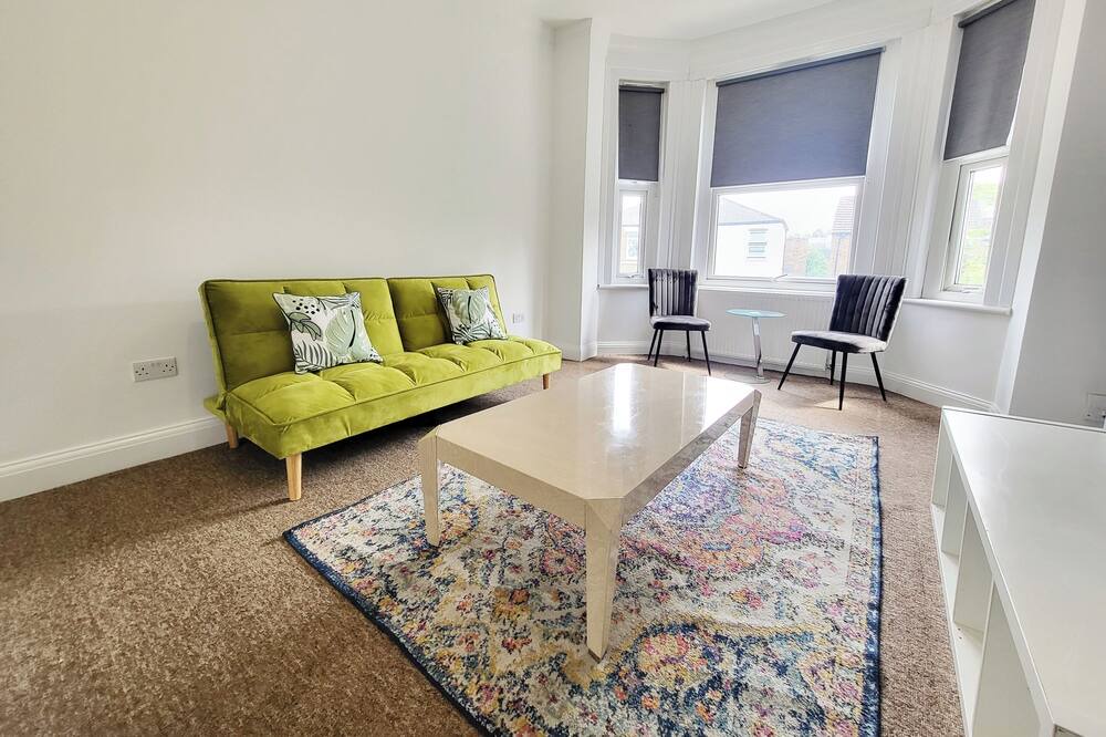 Photo of Livingroom in North Acton