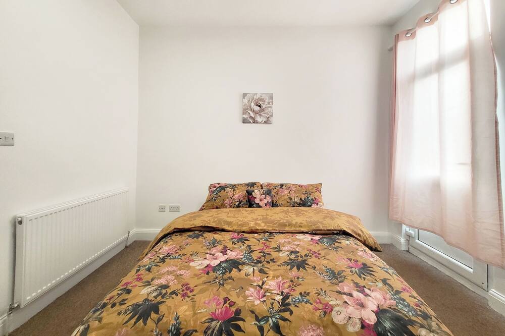 Photo of Bedroom in North Acton
